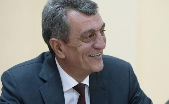 Меняйло подарит властям Крыма к празднику бомбардировщик